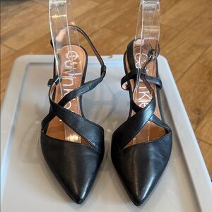 Calvin Klein Black Pointed Toe Heels size 8 with a 2 1/2 inch heel